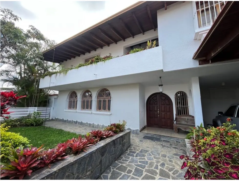 Vende/alquila Casa 500m2 Lomas de la Lagunita 3038
