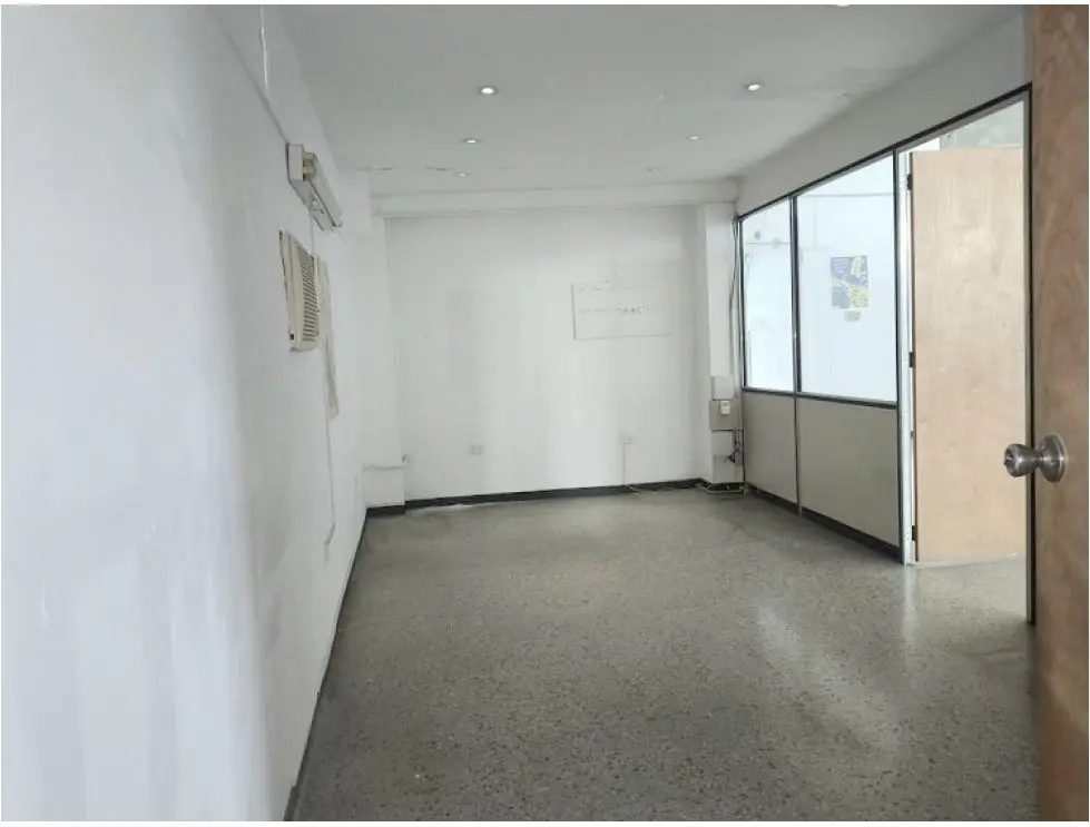 Alquilo planta industrial en primer piso 200m2 El Llanito 7662 - 3