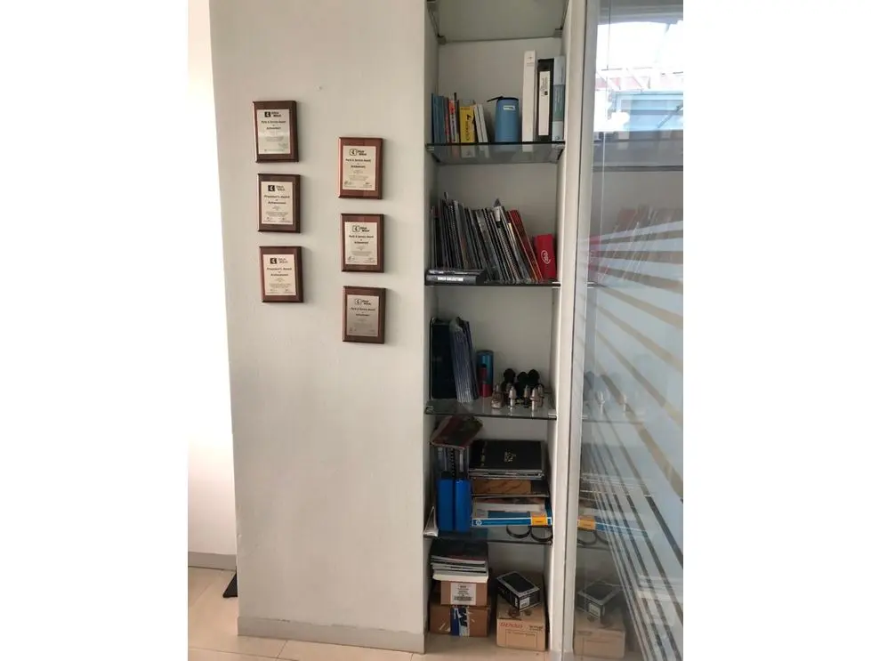 Se vende/alquila local 180m2 Lomas la Lagunita 6281 - 7