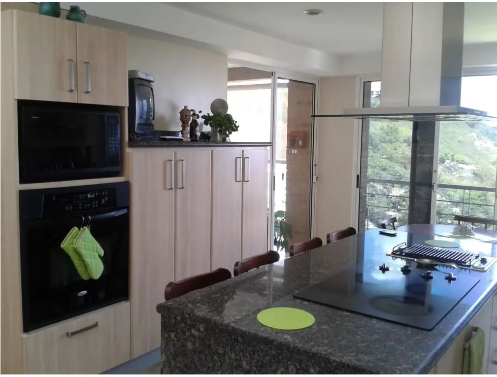 Se vende PH 300m2 Altos de Villanueva 0972 - 8