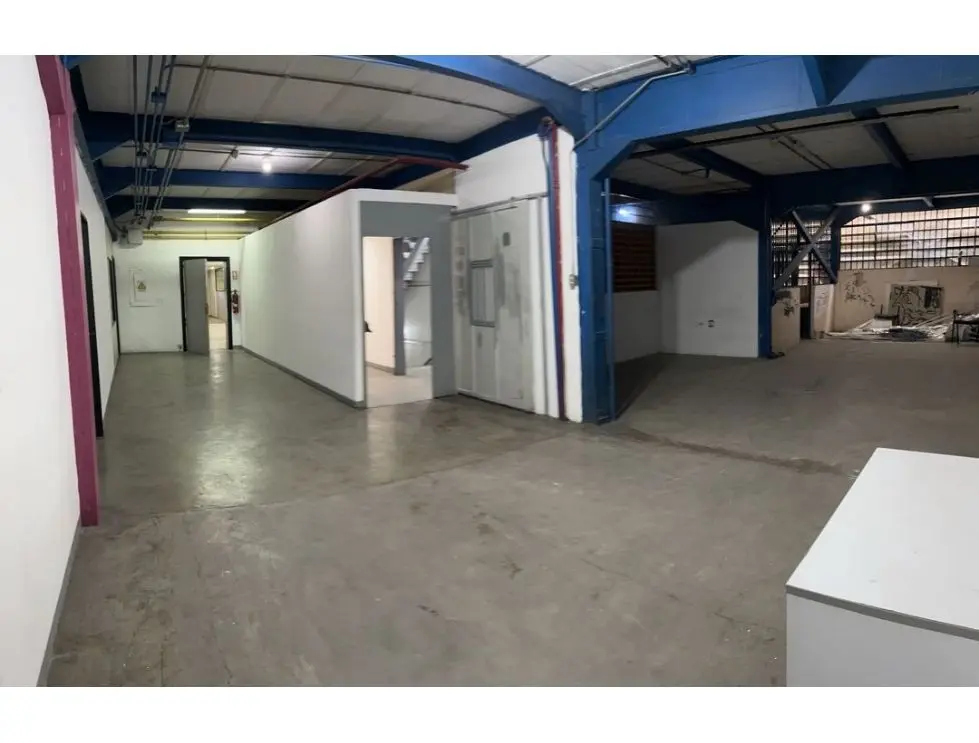 Se vende/Alquila edificio industrial 3.200m2 Boleita Sur 1881 - 8