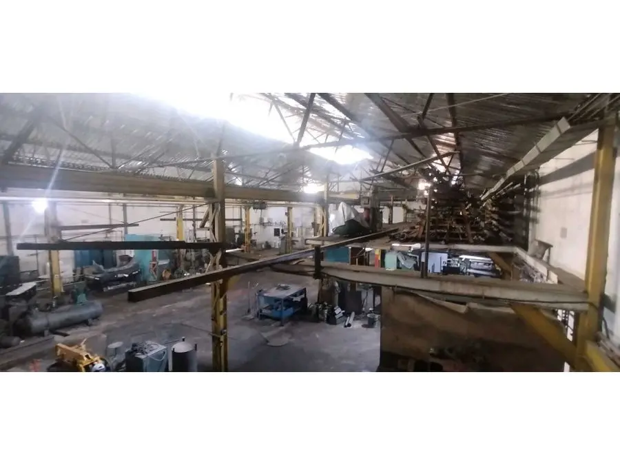 Se vende/alquila galpón comercial 697 San Martin 0969 - 2