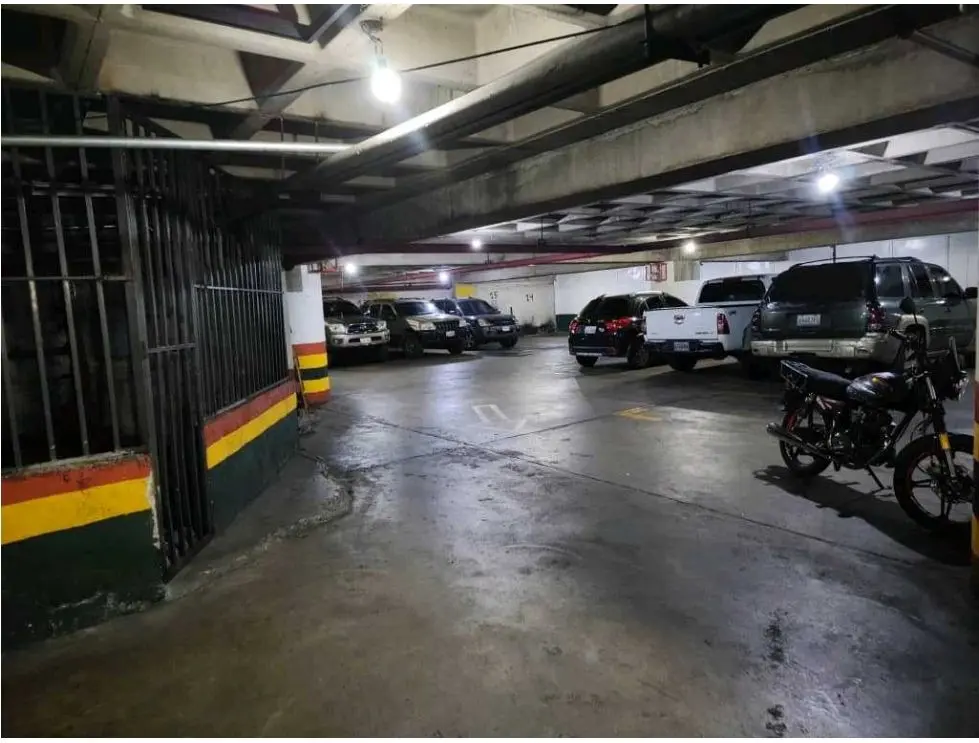 Se vende estacionamiento 1850m2 Catia 2782 - 9