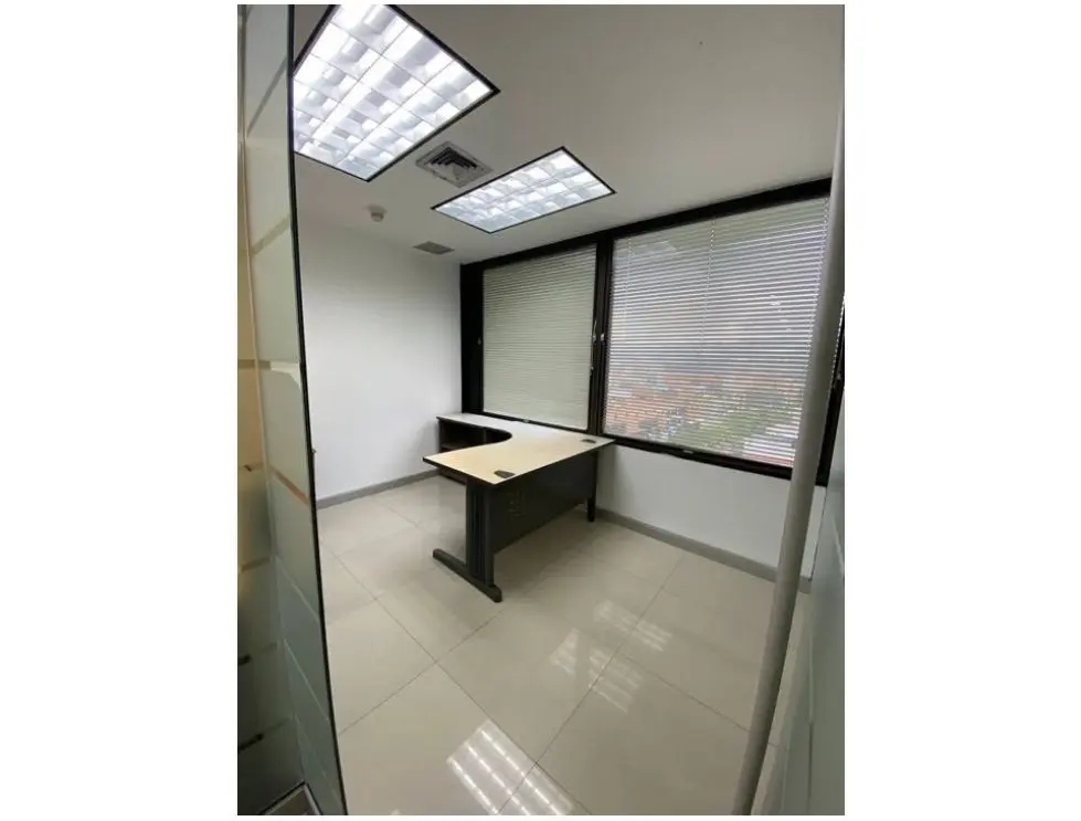 Alquilo oficina 300m2 Chacao 3390 - 6