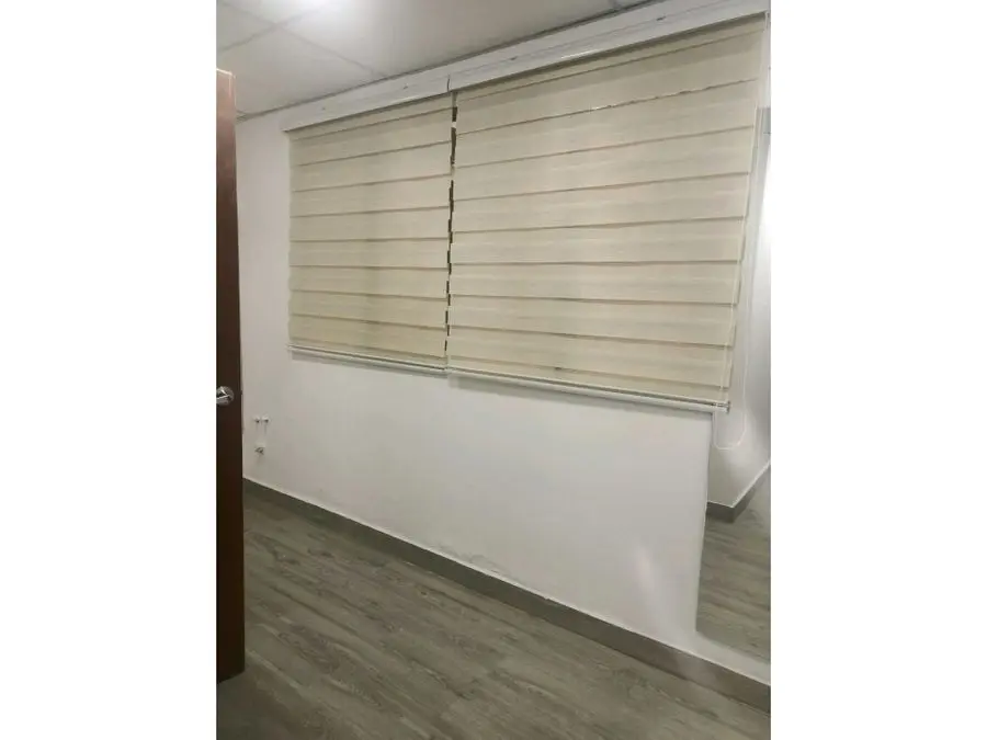 Se alquila oficina remodelada 30m2 Chacao 1167 - 2