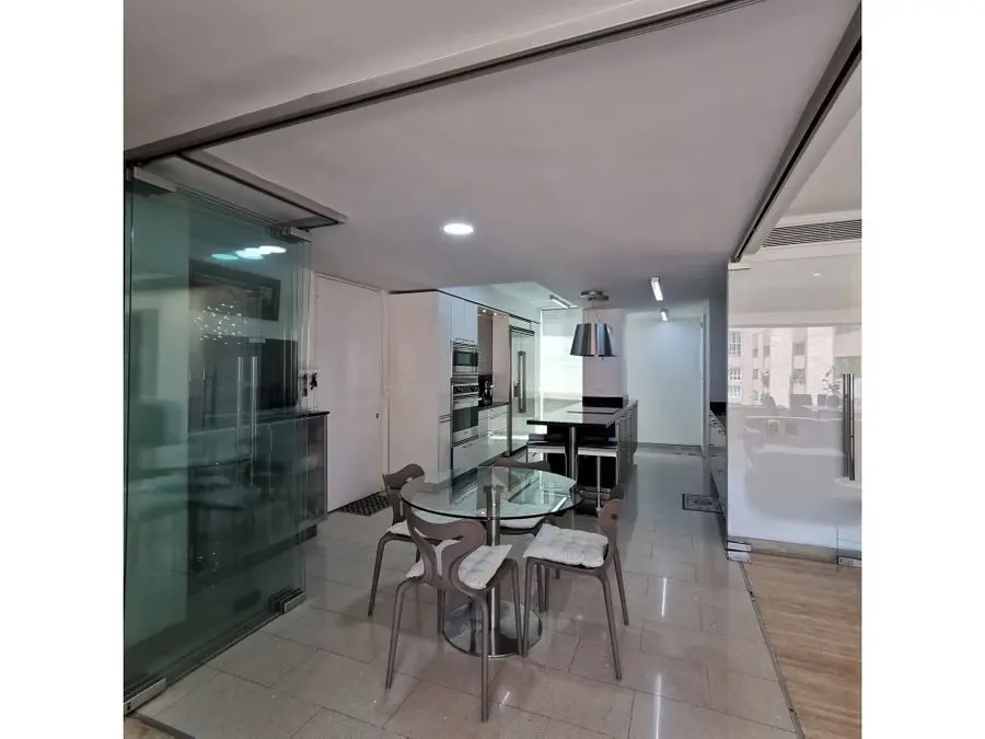 Alquilo Apartamento en Campo Alegre $8.000 - 23
