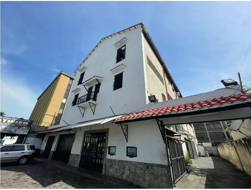 Se vende edificio industrial 2.857m2 Los Ruices 5216