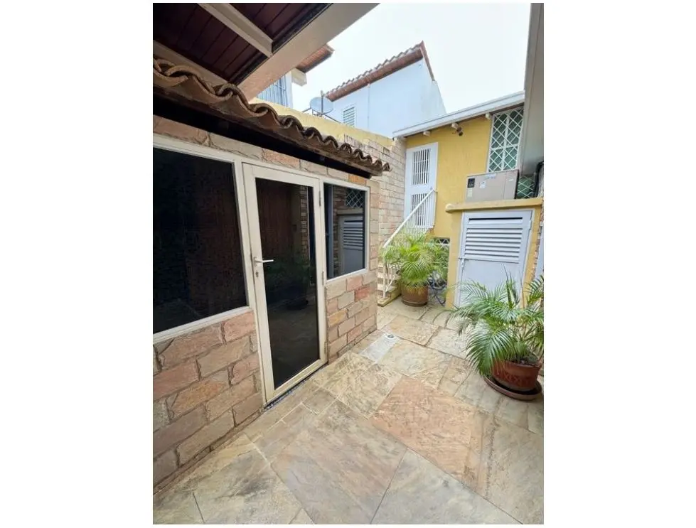 CASA EN ALQUILER 1.026 m2 - URB. ALTO PRADO - 29