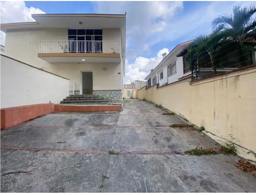 Se alquila anexo 200m² 4h/2b/6p Altamira