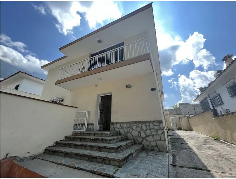 Alquilo anexo 200m2 Altamira 4389