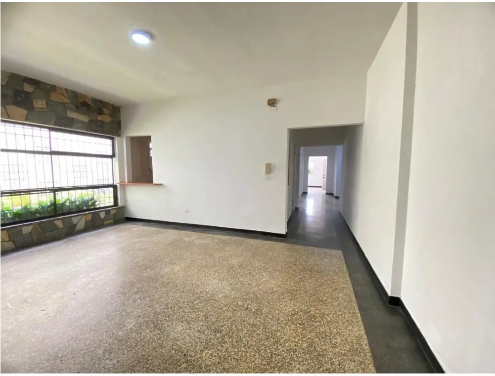 Se Alquila Planta Baja de Casa 480m² 4h+s/ 3b+s/4e en Altamira - 4