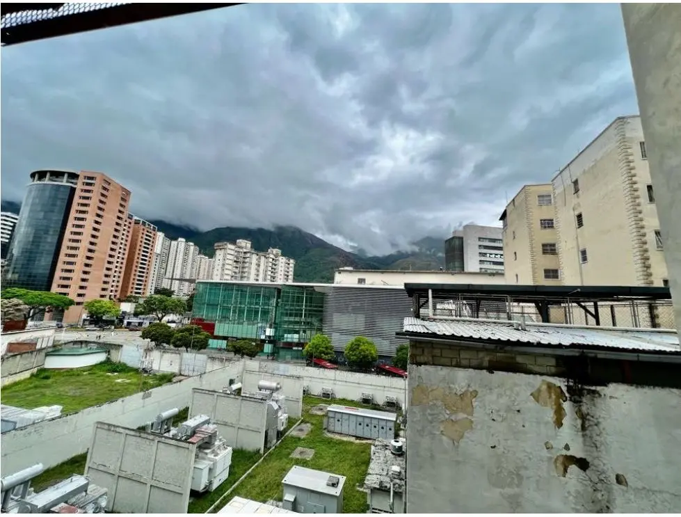 Se vende oficina 240m2 4B La Carlota - 4