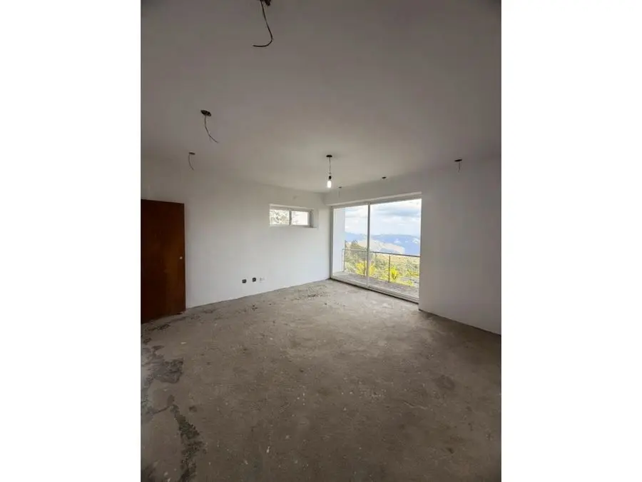 SE VENDE CASA EN ALTO HATILLO DE 900MTS2