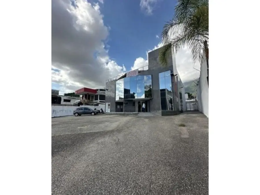 Local en venta 2000m², AV CHAGUARAMOS (CASTELLANA)