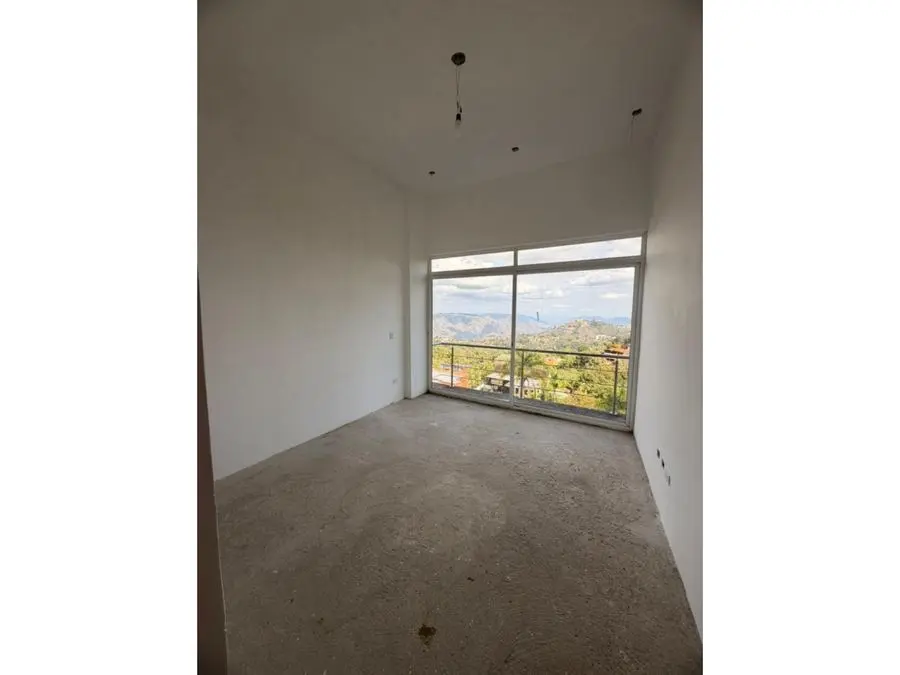 SE VENDE CASA EN ALTO HATILLO DE 1.010MTS2 - 12
