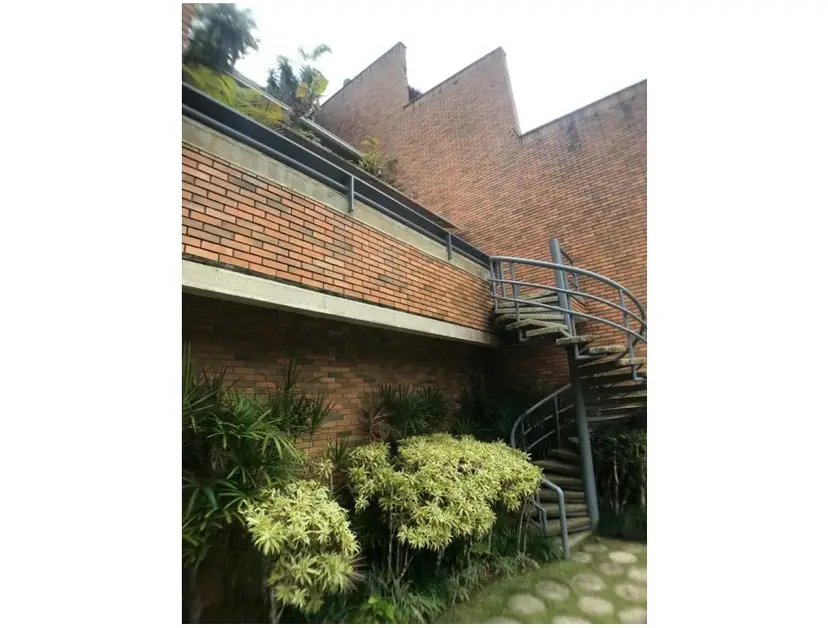 Se vende TH 331m2 5h+2s/5.5b+s/7p La Lagunita 0467