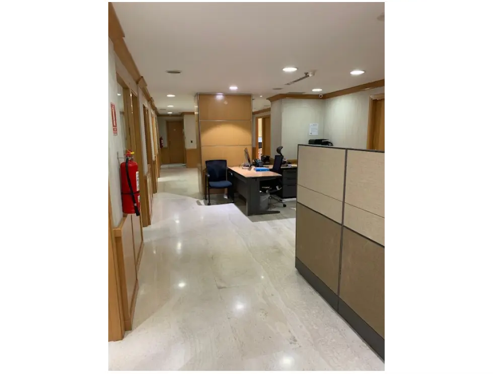 Alquilo oficina de 240m2, El Rosal. Amoblada - 2