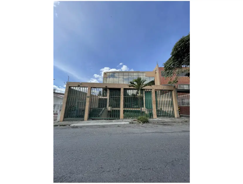En venta edificio de 1490m2/10b/10p Los Chaguaramos