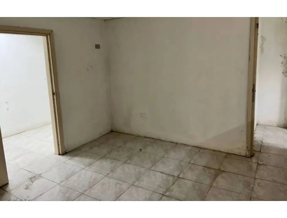 EDIFICIO DE TRES NIVELES EN SAN MARTIN DE 1600 M2, 10 BAÑOS - 4