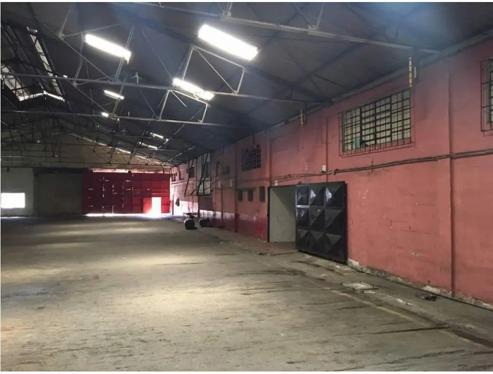 Se vende Galpón 2800m² Catia - 8