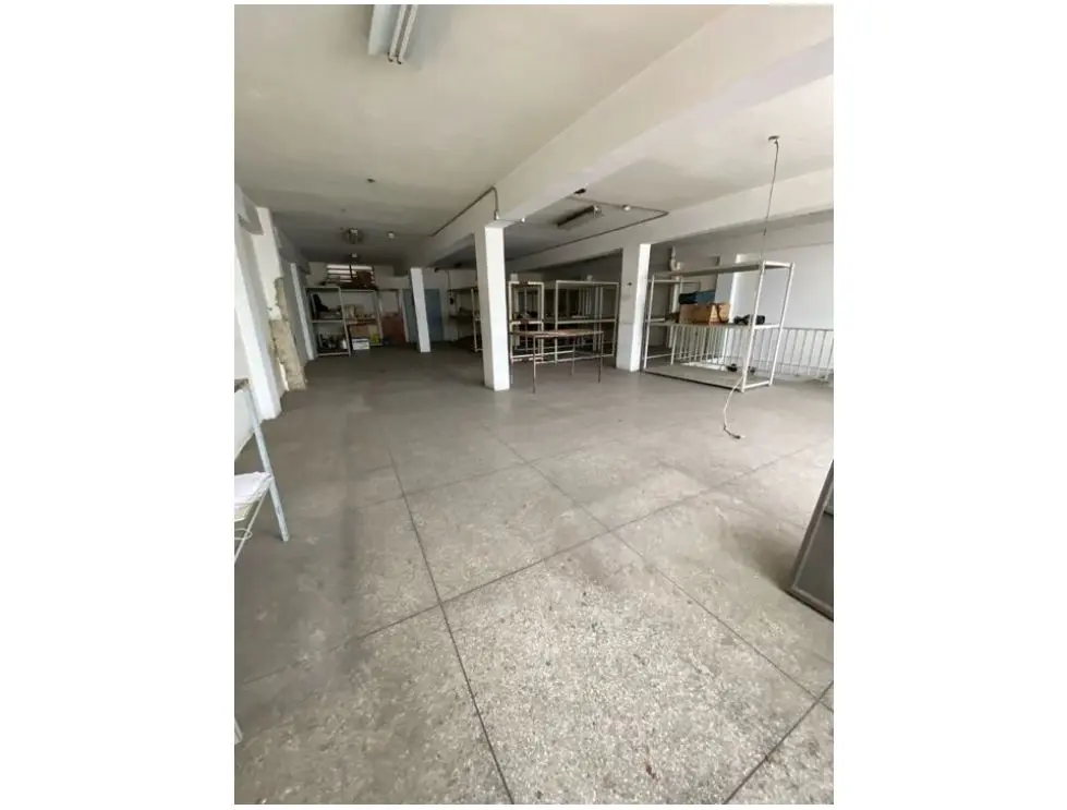 Alquilo/Vendo edificio 1.054m2 Catia 8383 - 7