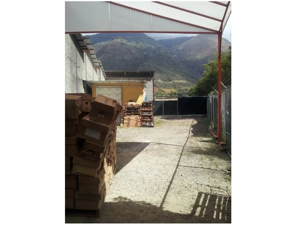 Se vende galpón 1310m2 Mariches 4009 - 5