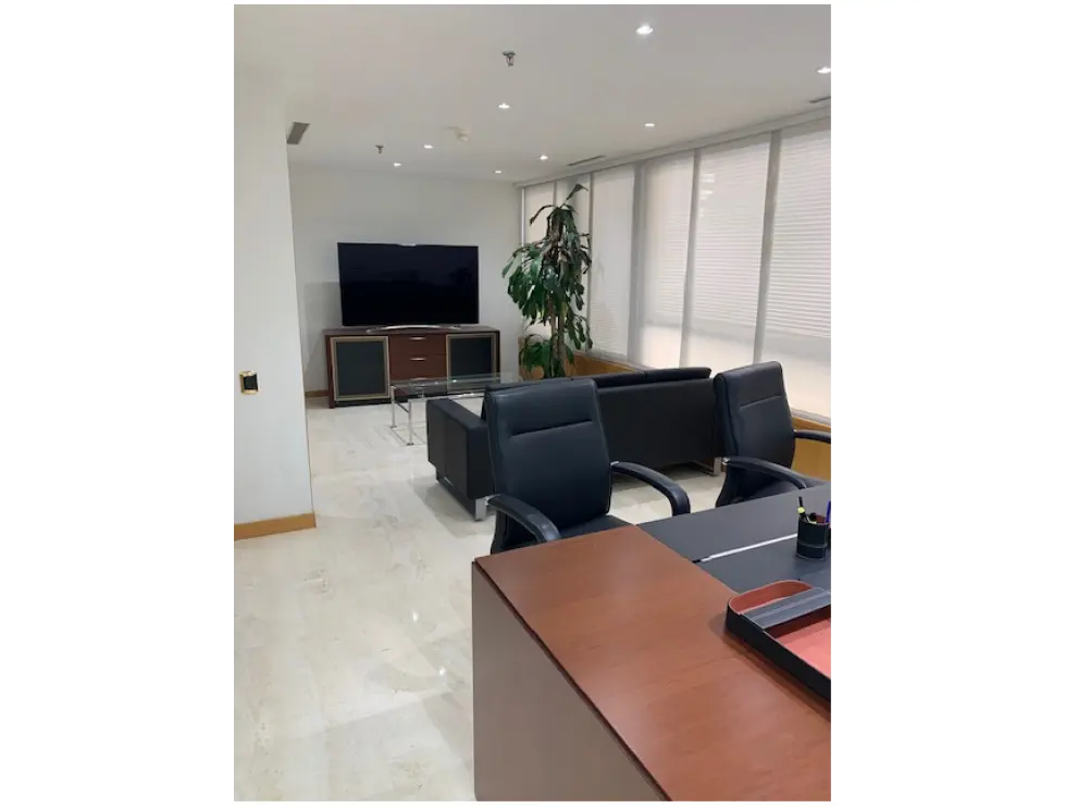 Alquilo oficina de 240m2, El Rosal. Amoblada - 5