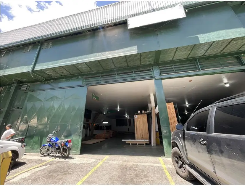 En venta galpón de 2.000m2 en La Naya