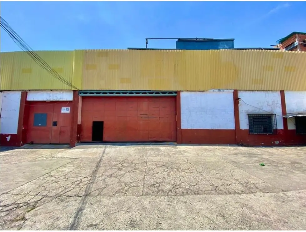 Se vende Galpon 3000m² en Catia - 2