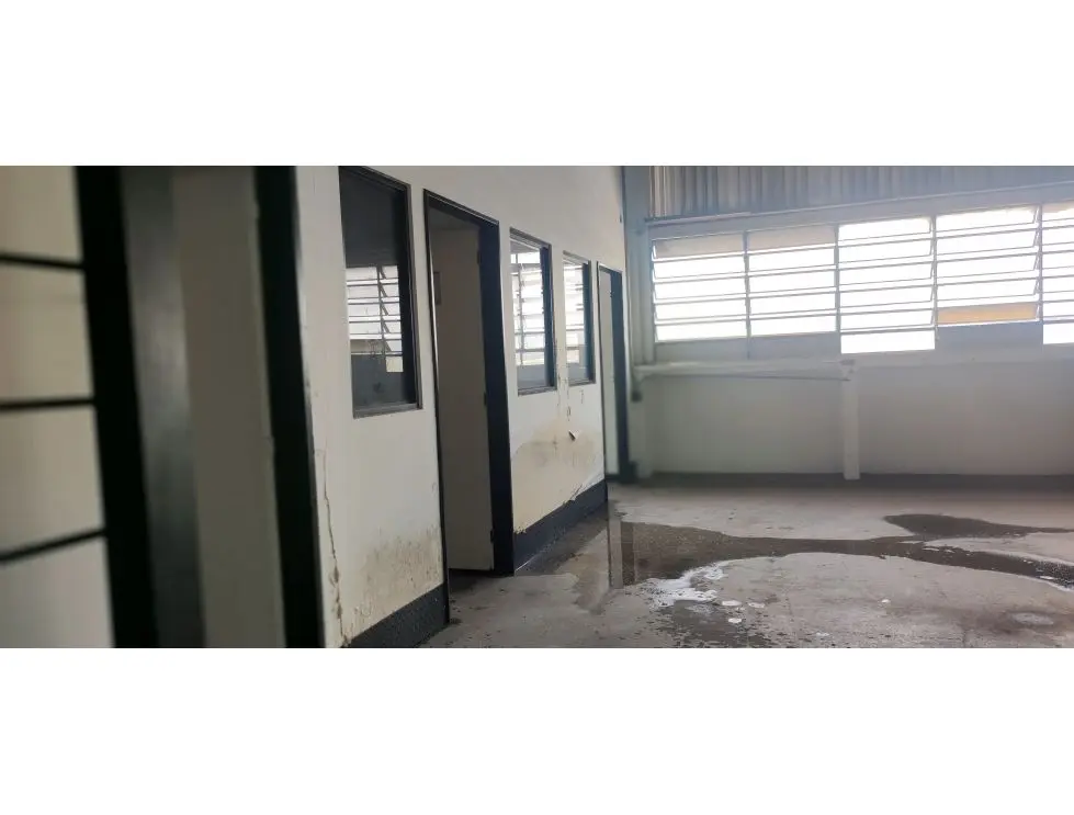 Alquilo piso industrial 755m2 Boleíta Norte 6563 - 6