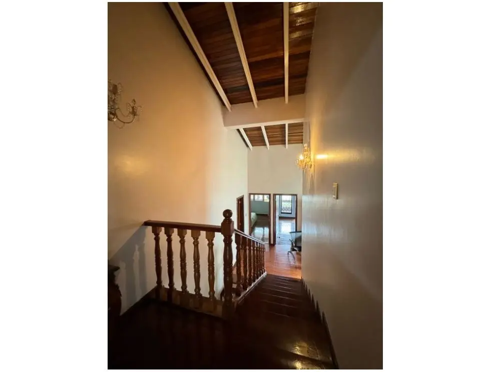 CASA EN ALQUILER 1.026 m2 - URB. ALTO PRADO - 18