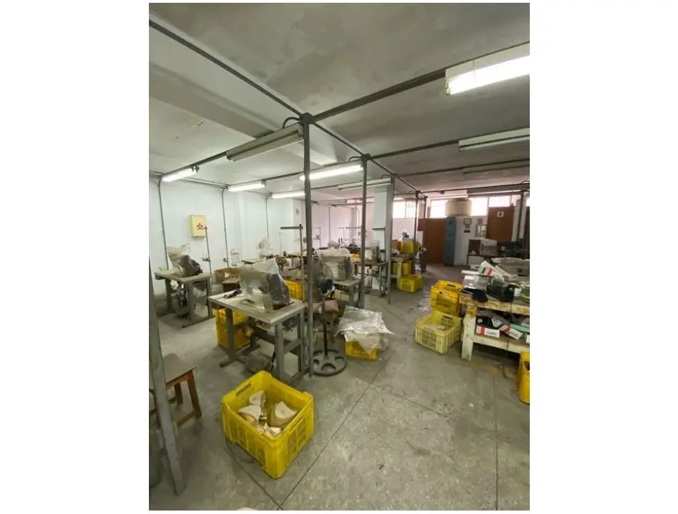 Alquilo/Vendo edificio 1.054m2 Catia 8383 - 11