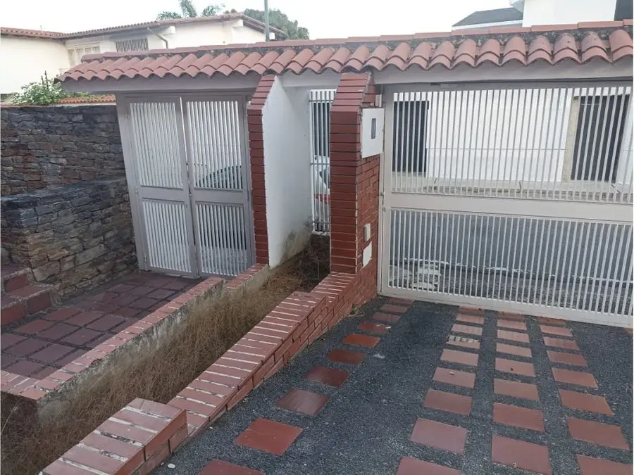 Se vende casa 400m2 Prados del Este 5633