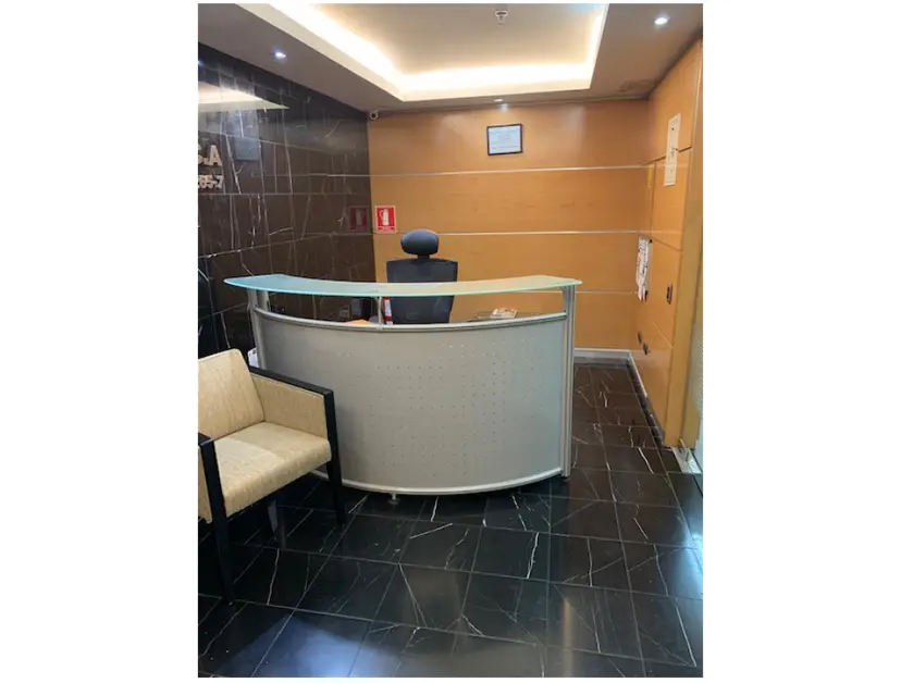 Alquilo oficina de 240m2, El Rosal. Amoblada