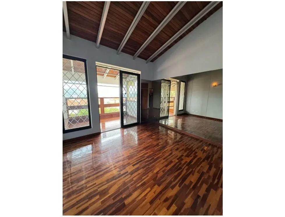 CASA EN ALQUILER 1.026 m2 - URB. ALTO PRADO - 21