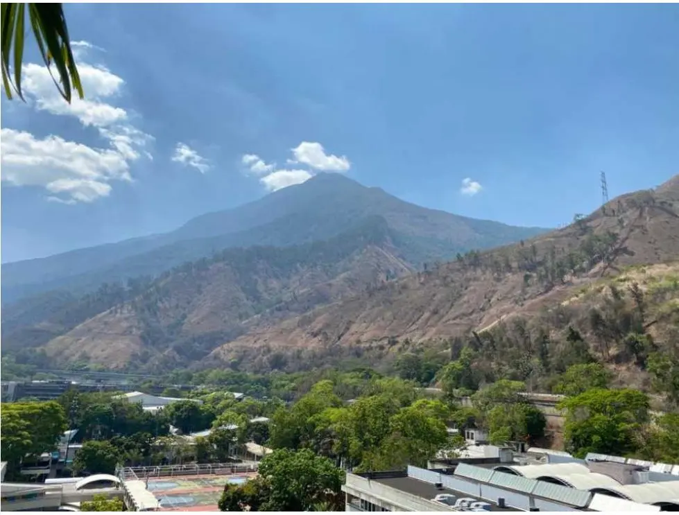 Se vende PH 1000m2 Los Chorros 9915 - 24