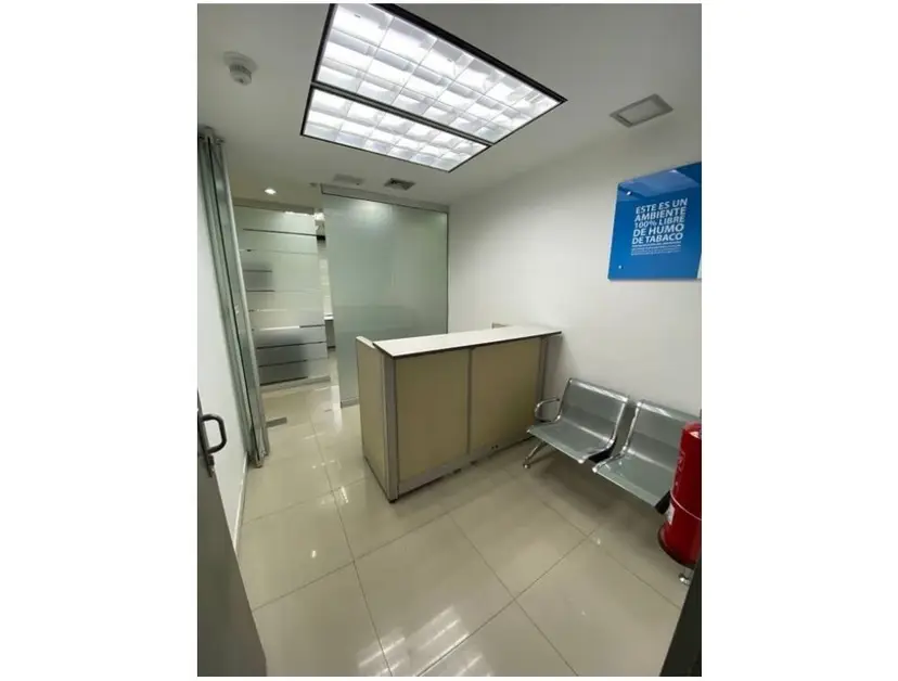 Alquilo oficina 300m2 Chacao 3390