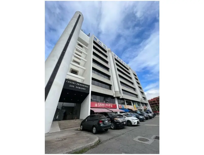 Se alquila oficina/consultorio 63m2 Los Samanes 6494