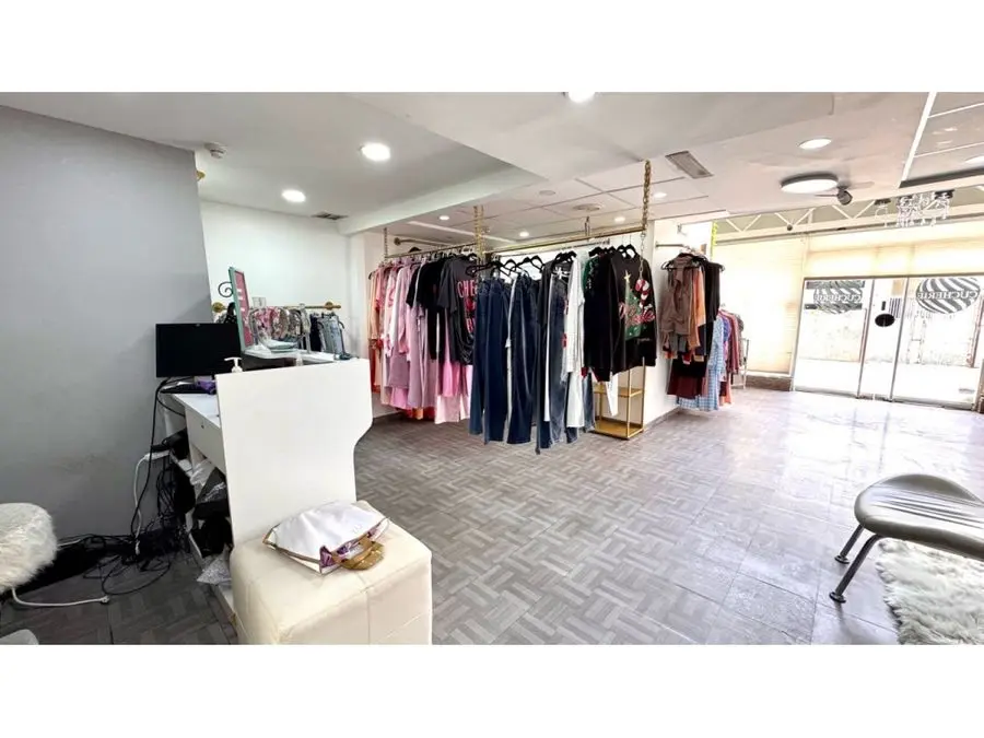Alquilo local 140m2 Las Mercedes 8106 - 9