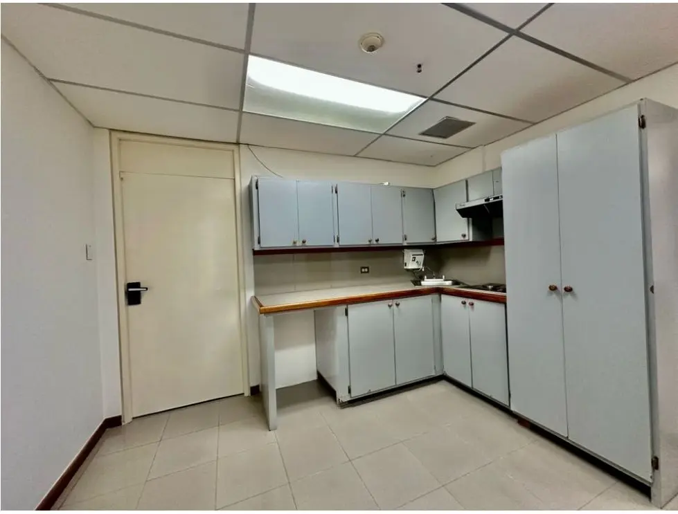 Se alquila oficina 220m2 2b/5p Las Mercedes - 9