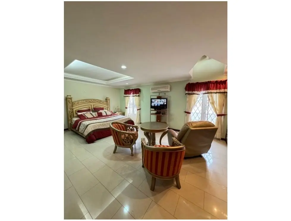 CASA EN ALQUILER 1.026 m2 - URB. ALTO PRADO - 9