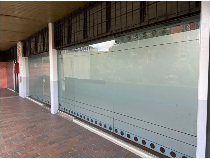 Se alquila/traspasa local 60m2 La Boyera 6680