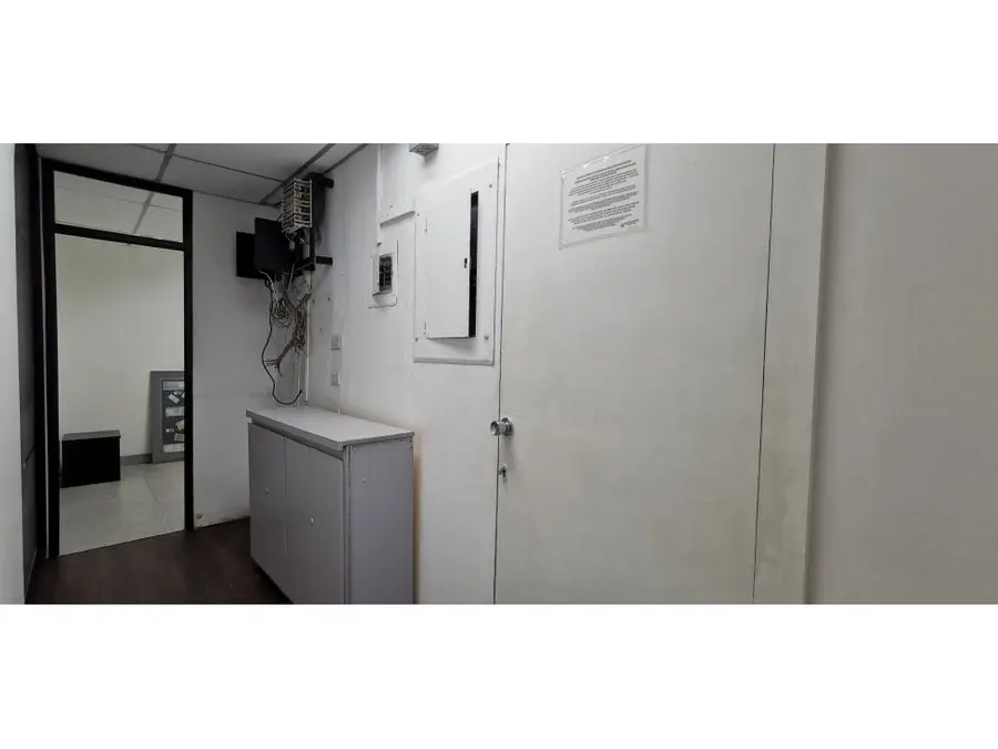 Alquilo Oficina La Castellana 440m2 / $4.310 - 8