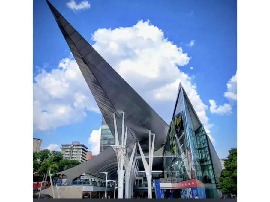 Alquilo oficina actualizada 311m2 CC Millennium Mall 9473