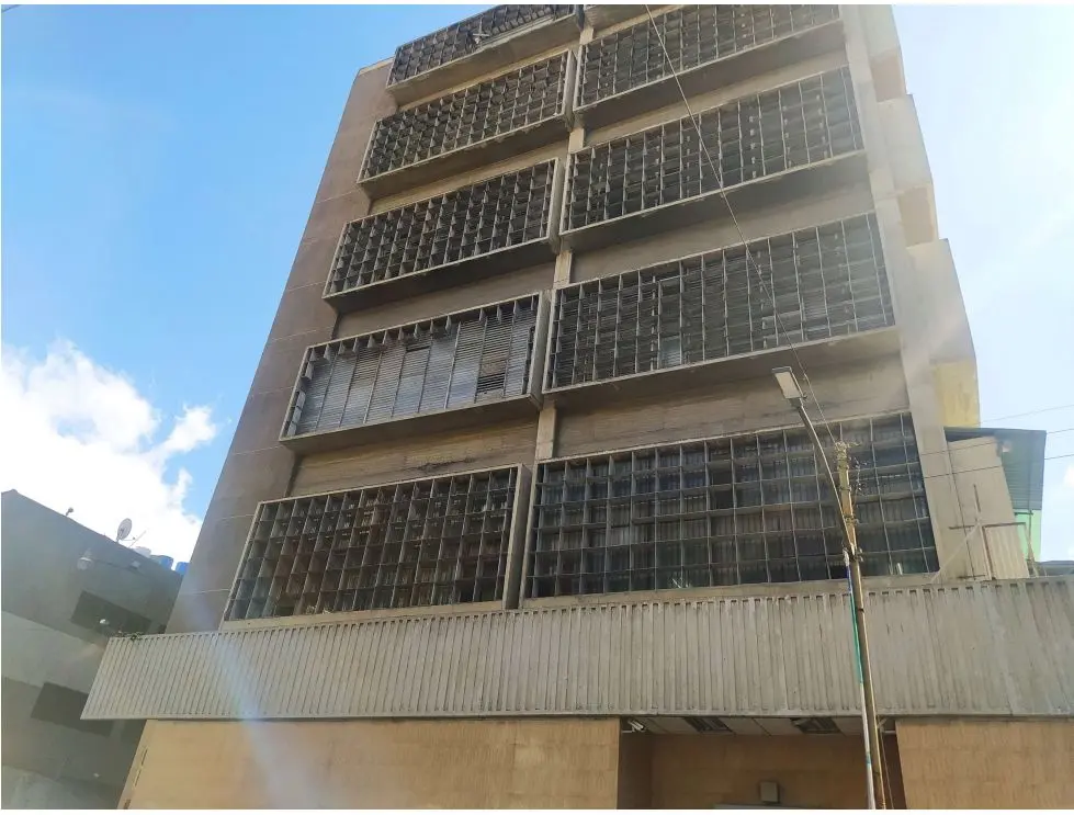 AMPLIO LOCAL EN ALQUILER EN BOLEÍTA SUR 1.177m2