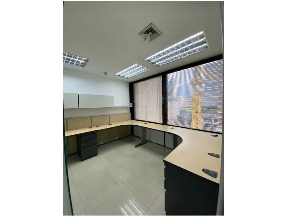 Alquilo oficina 300m2 Chacao 3390 - 19