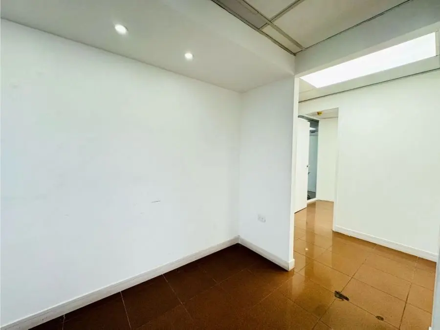 Se vende alquila oficina 400m2 El Rosal - 12