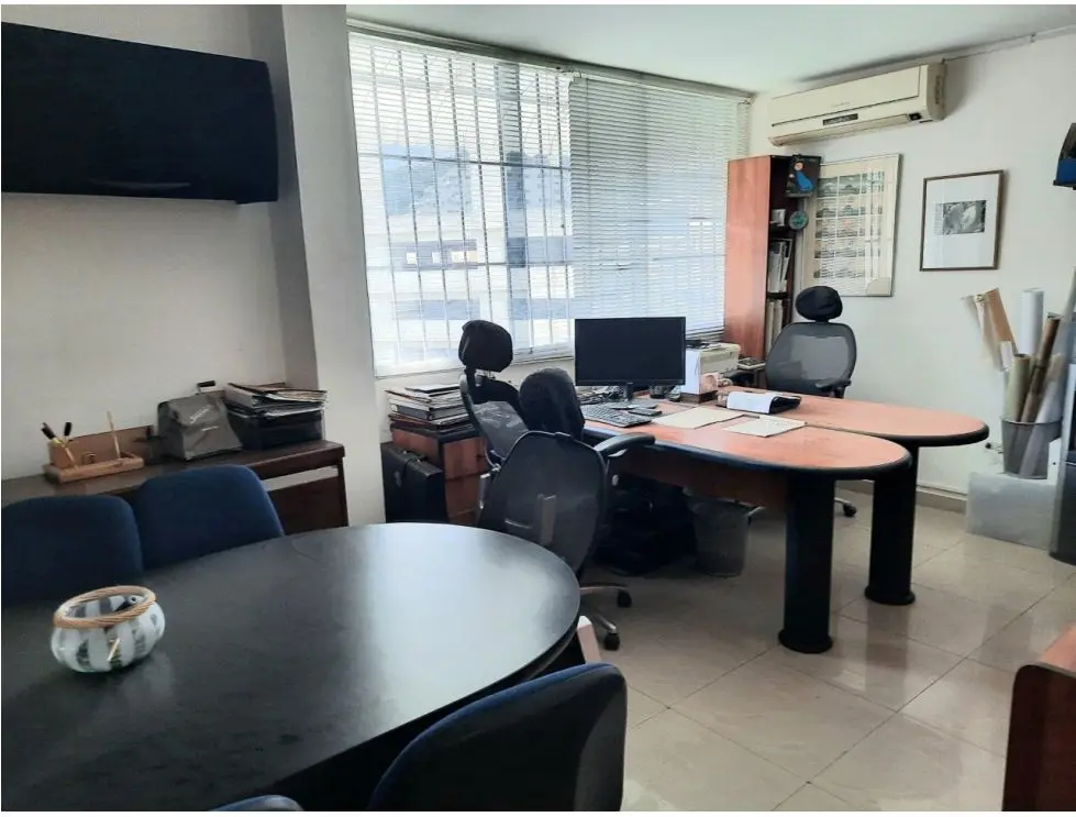 Se alquila oficina 35m2 Las Mercedes 0384 - 4