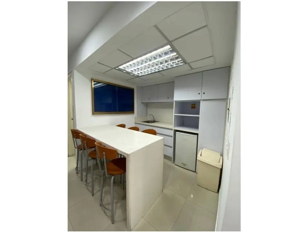 Alquilo oficina 300m2 Chacao 3390 - 18