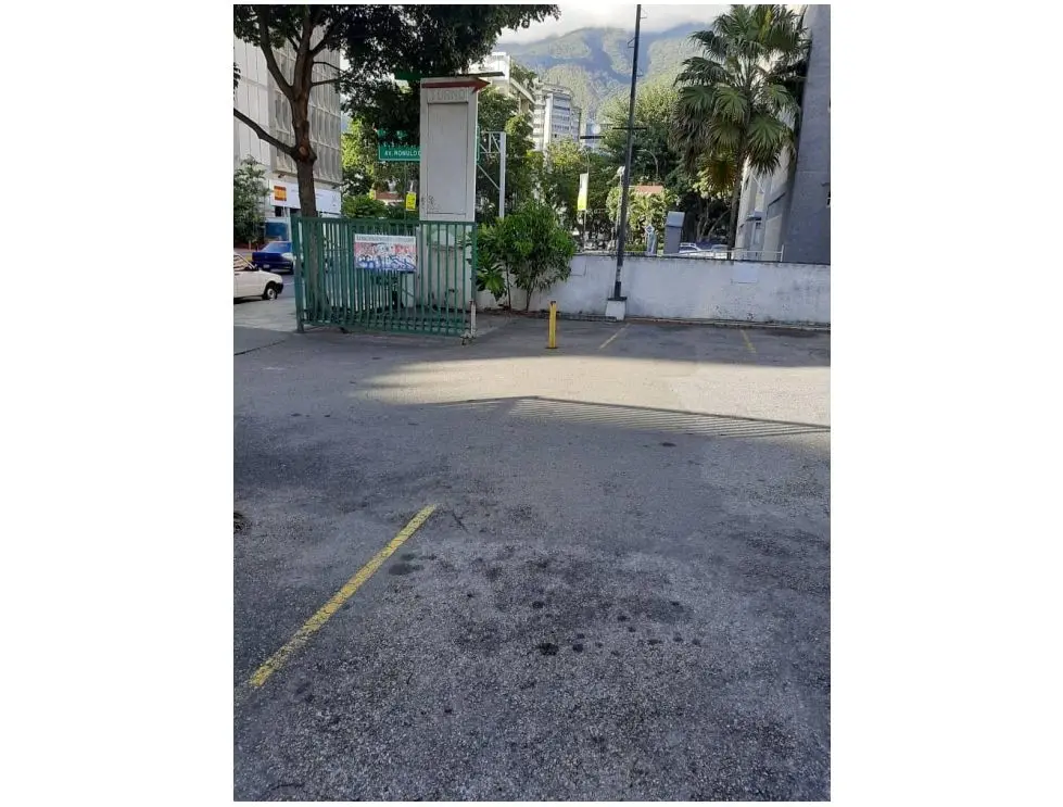 Vendo local 1170m2 Altamira 0461 - 9